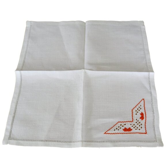 Vintage Small Linen Tablecloth & 4 Napkins Embroidered Openwork 1960s - Picture 5 of 6